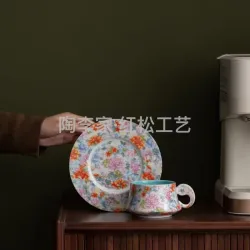 Кофейная чашка в технике эмали