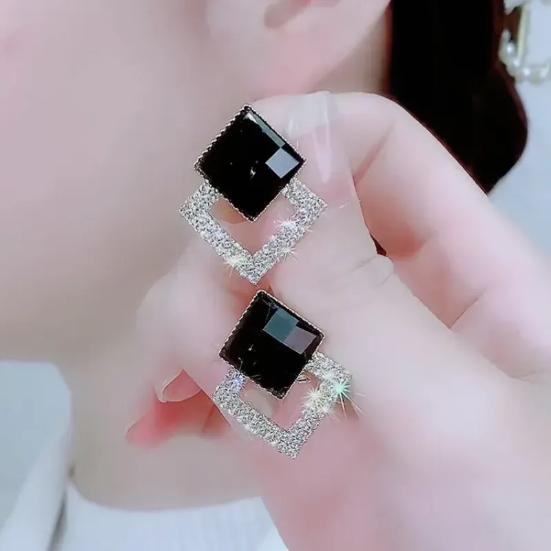 Серьги-гвоздики женские с кристаллами, короткие квадратные, с фианитами, сплав, без штырька